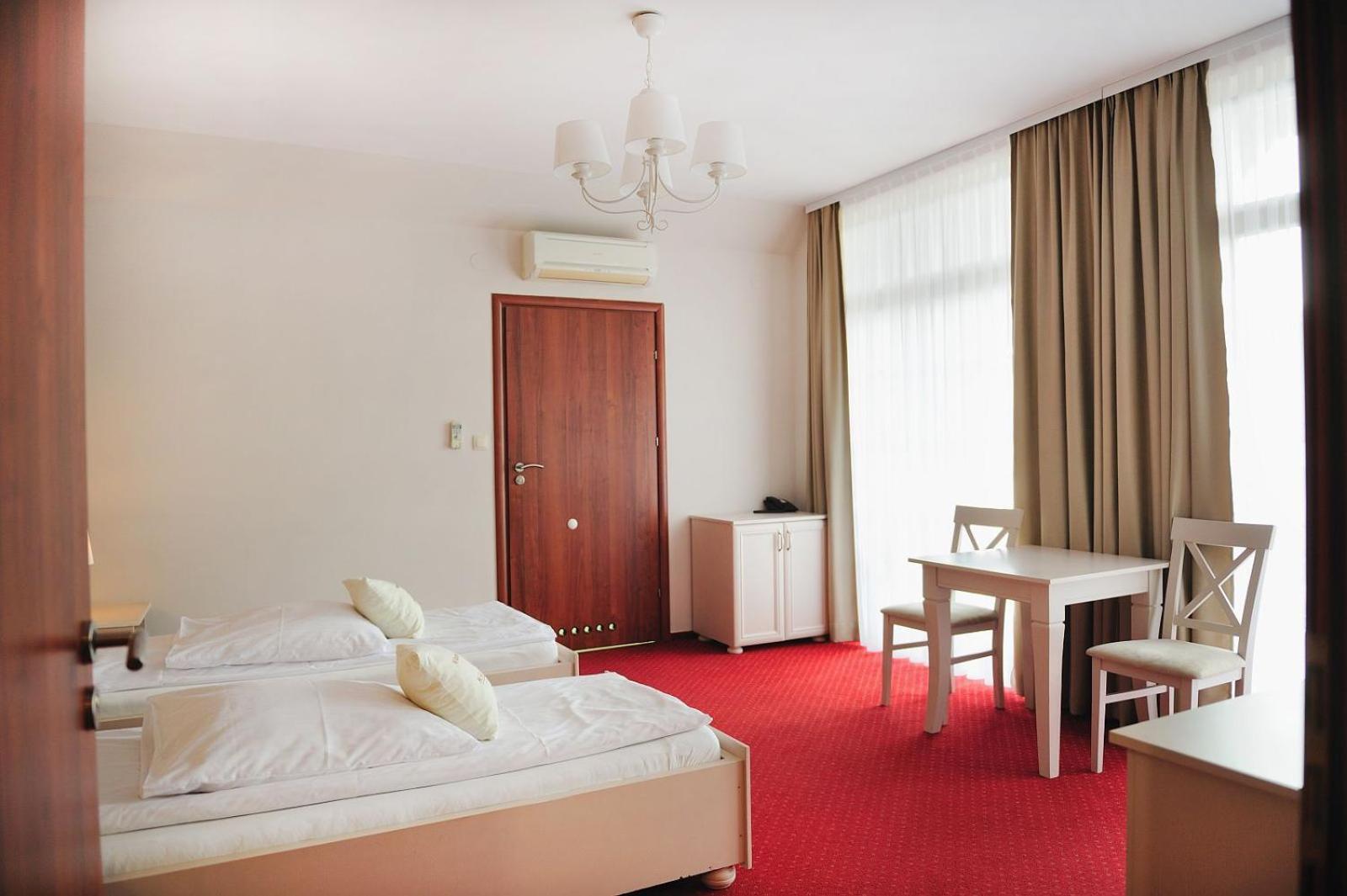 Malutkie Resort Радомско Экстерьер фото